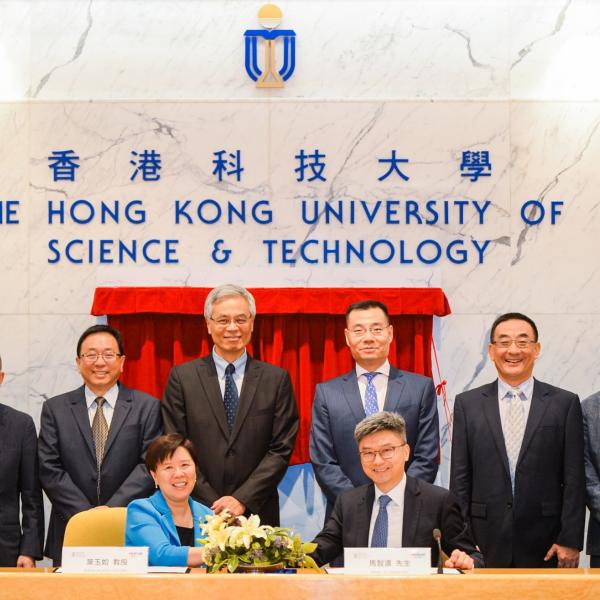 Prof. Nancy IP (front left), HKUST Vice-President for Research and Development, and Mr. Henry MA (front right), Executive Vice-President and Chief Information Officer of WeBank sign the agreement.
