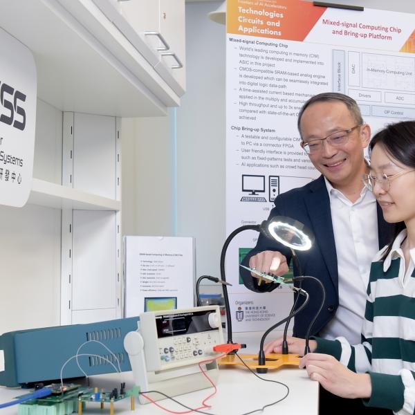 Prof. Tim Cheng together with PhD student WANG Xiaomeng at work at the AI chip design center. 