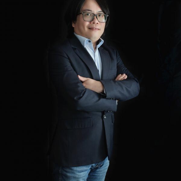 Prof. Pan Hui has years of experience in developing mobile augmented reality algorithms and systems for immersive data visualization and human-data interaction.