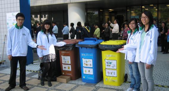 HKUST Green Ambassadors with the recycling bins	