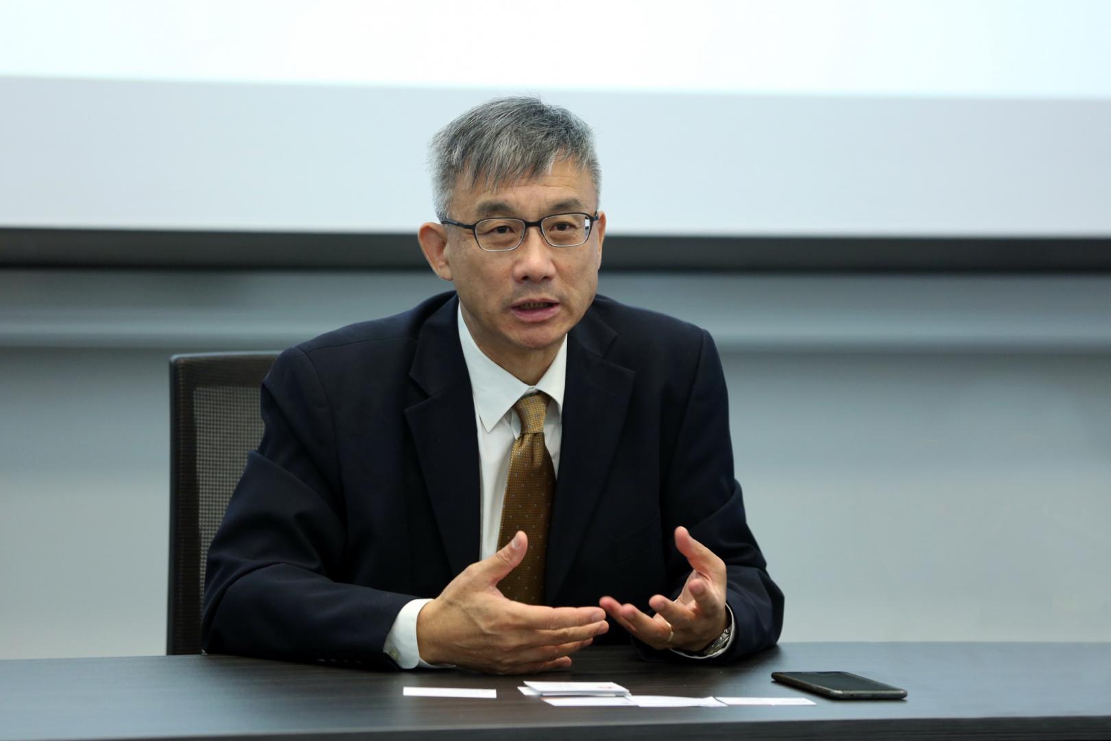 王煜教授讲述机器人行业的前景。