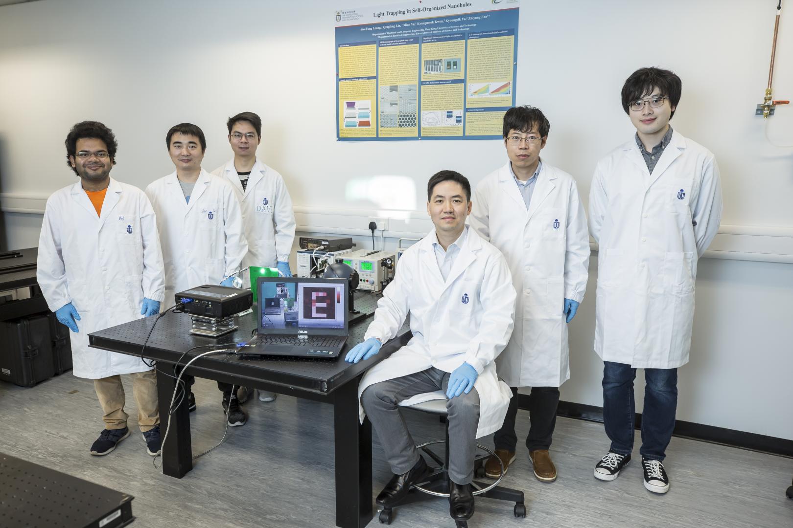 Prof. FAN Zhiyong (third from right), Dr. GU Leilei (second from right) and the research team.  (Stock photo)