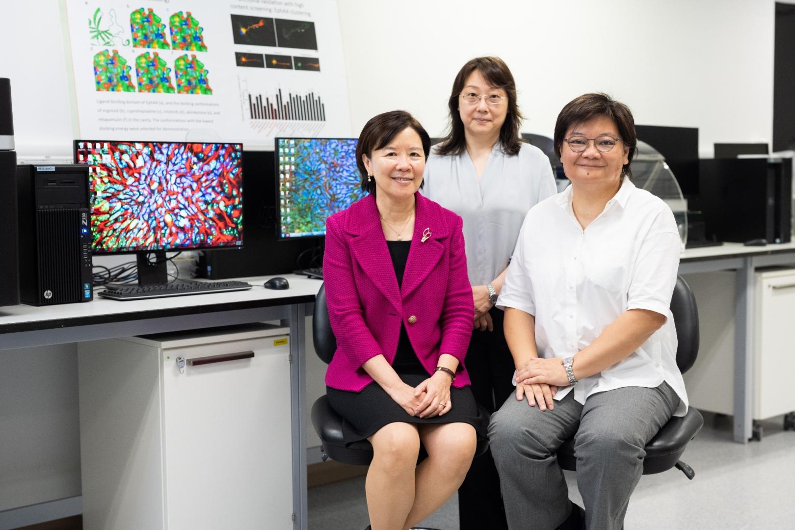 傅潔瑜教授（右）及葉翠芬博士（中）同樣是葉玉如教授（左）所指導的博士生，三人合作接近30年，致力研究早期腦部退化。