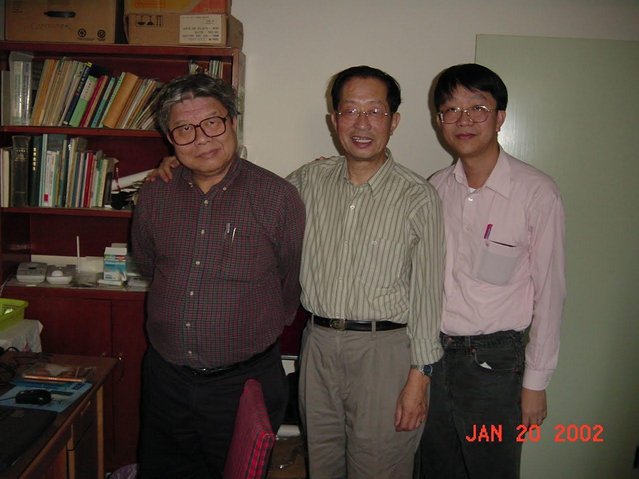 （左起）陈介中教授及陈受钧教授是刘教授在科大的同事，早期大力支持他的研究。