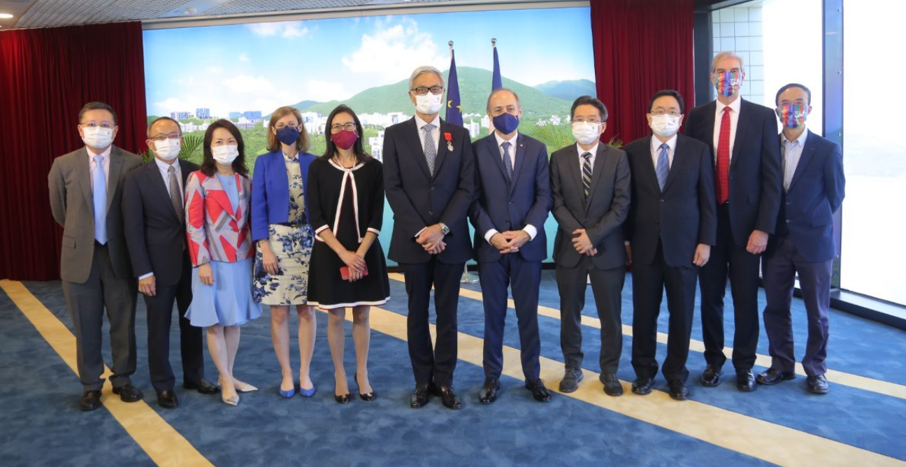 A group photo of Prof. Wei Shyy (sixth left), Mr. Alexandre Giorgini (fifth right), HKUST senior management and representatives of the Consulate General of France in Hong Kong and Macau. 